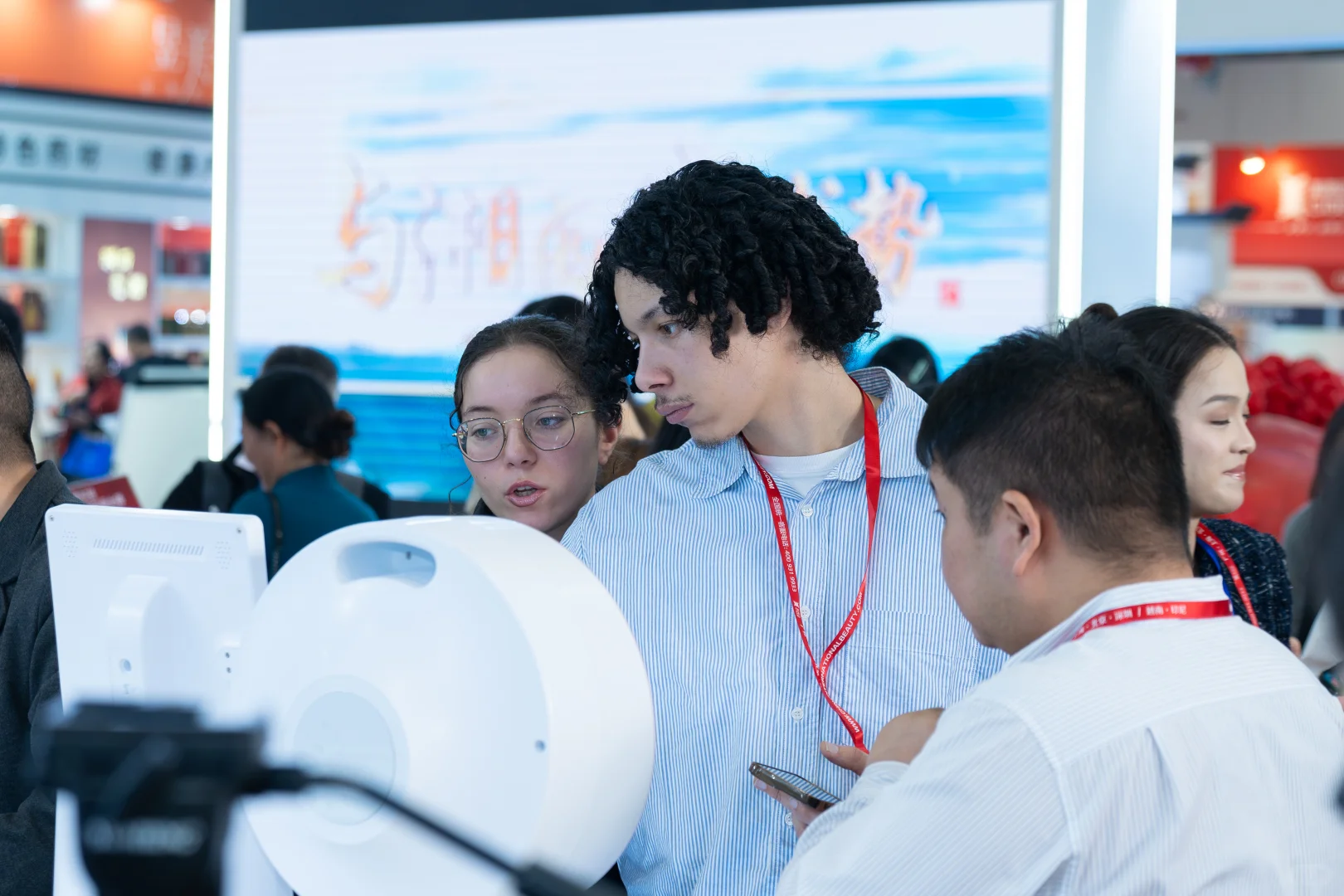 这届进博会，好科技真多啊！！就是累鼠了