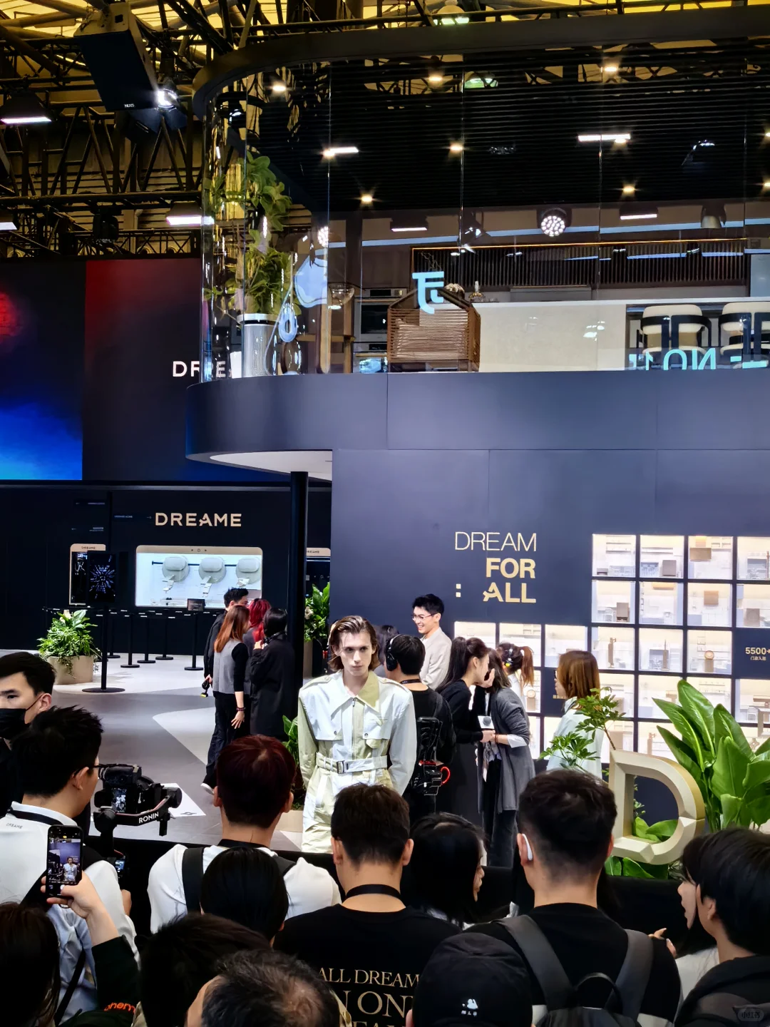 追觅展台咋这么多人~