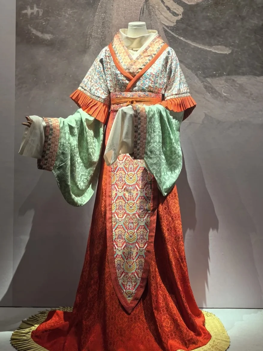 汉服之美 金华博物馆装束复原展让人惊艳！