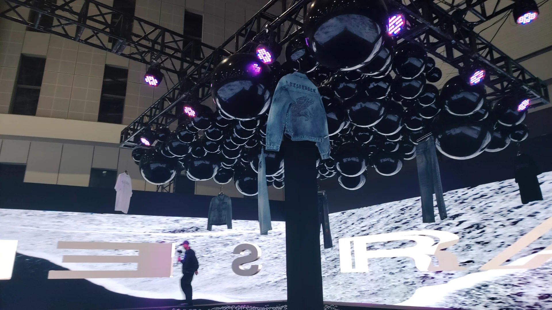 CHIC 愉快的一天！！！D.Desirable