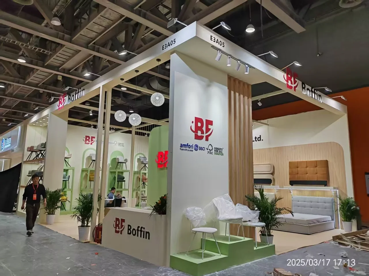 广州家具展一期搭建现场图