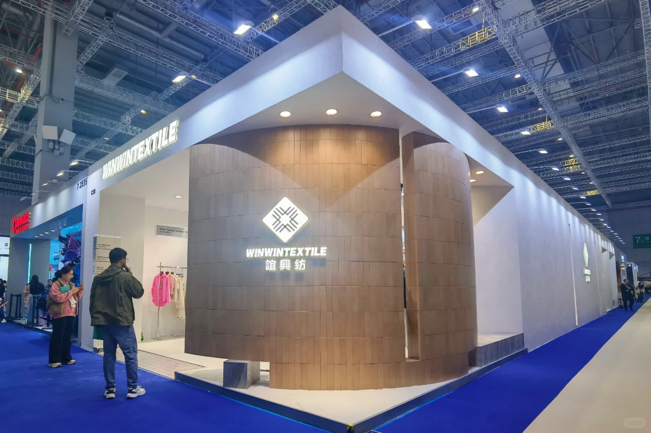 上海面料辅饰展-“木与新奇”构建展台细腻