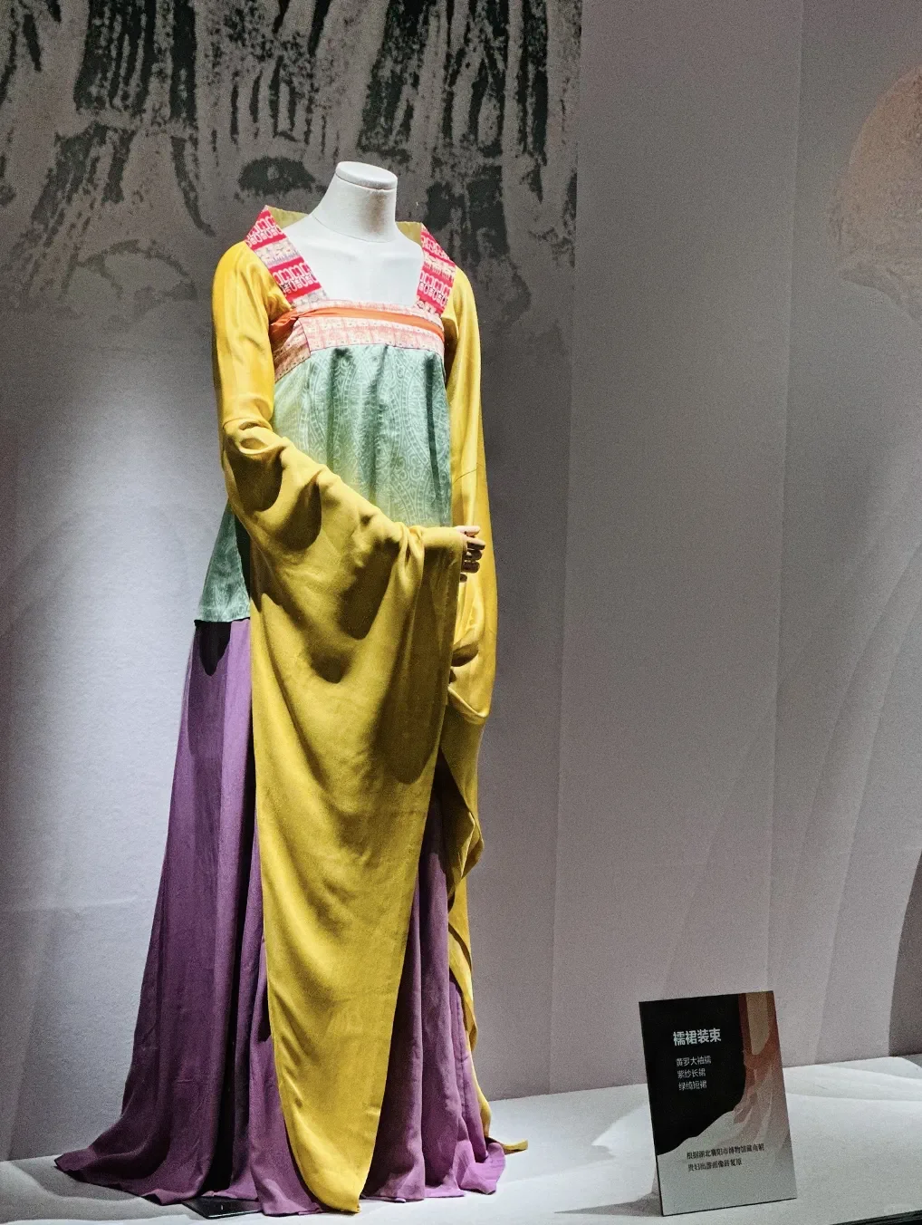 汉服之美 金华博物馆装束复原展让人惊艳！