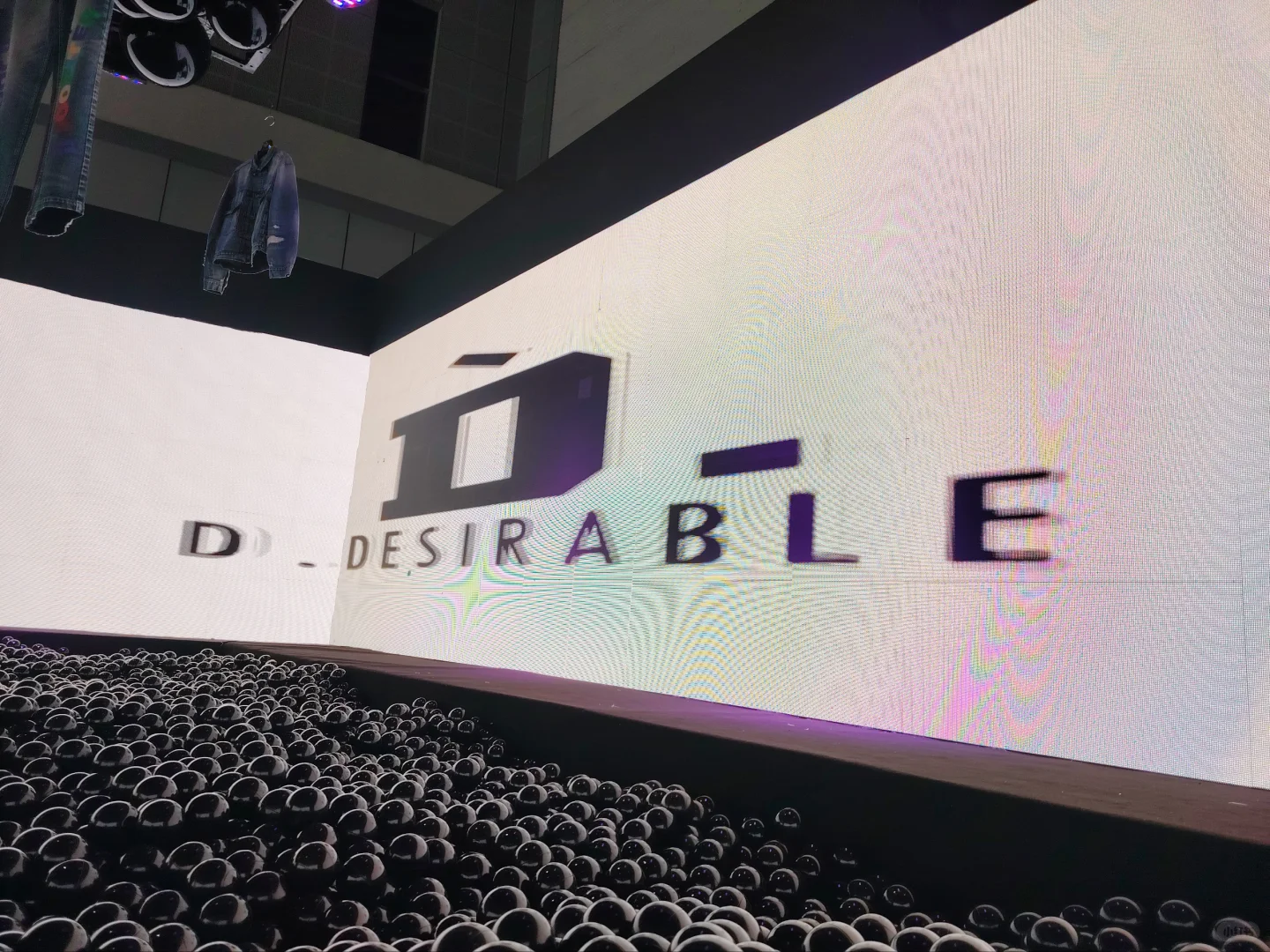 CHIC 愉快的一天！！！D.Desirable