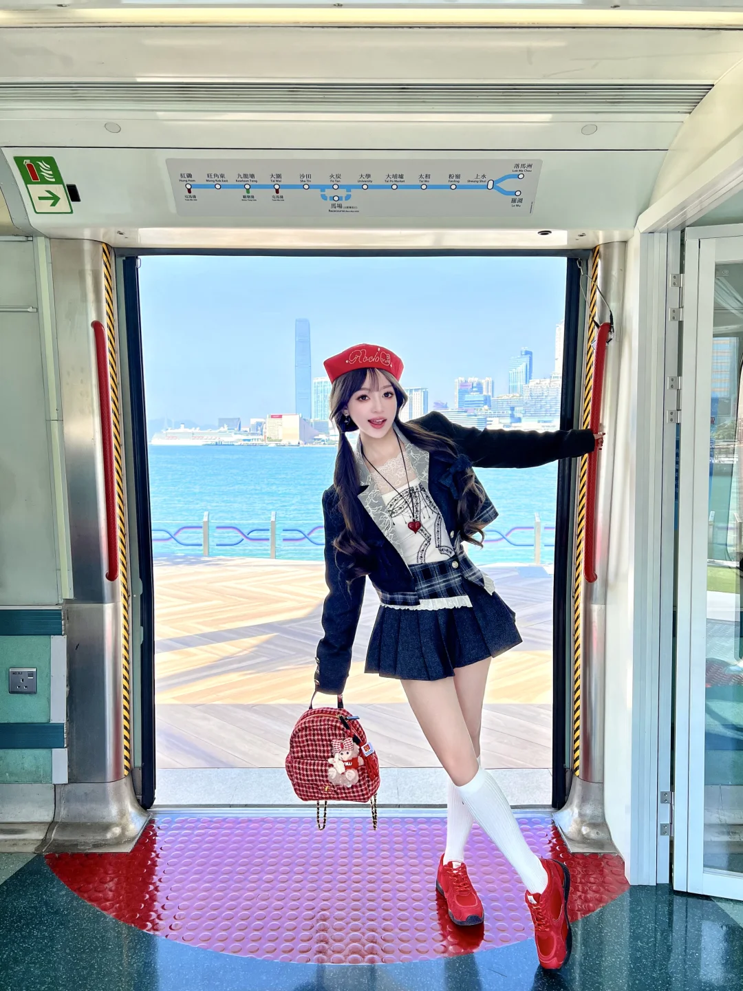 香港??就为了来地铁海边拍照?巨出片…