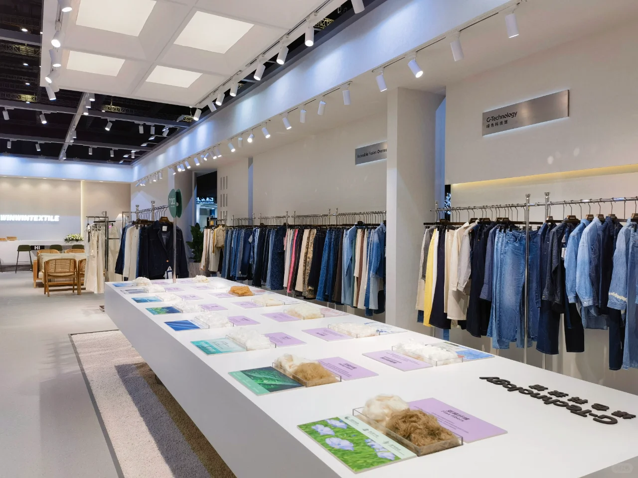 上海面料辅饰展-“木与新奇”构建展台细腻