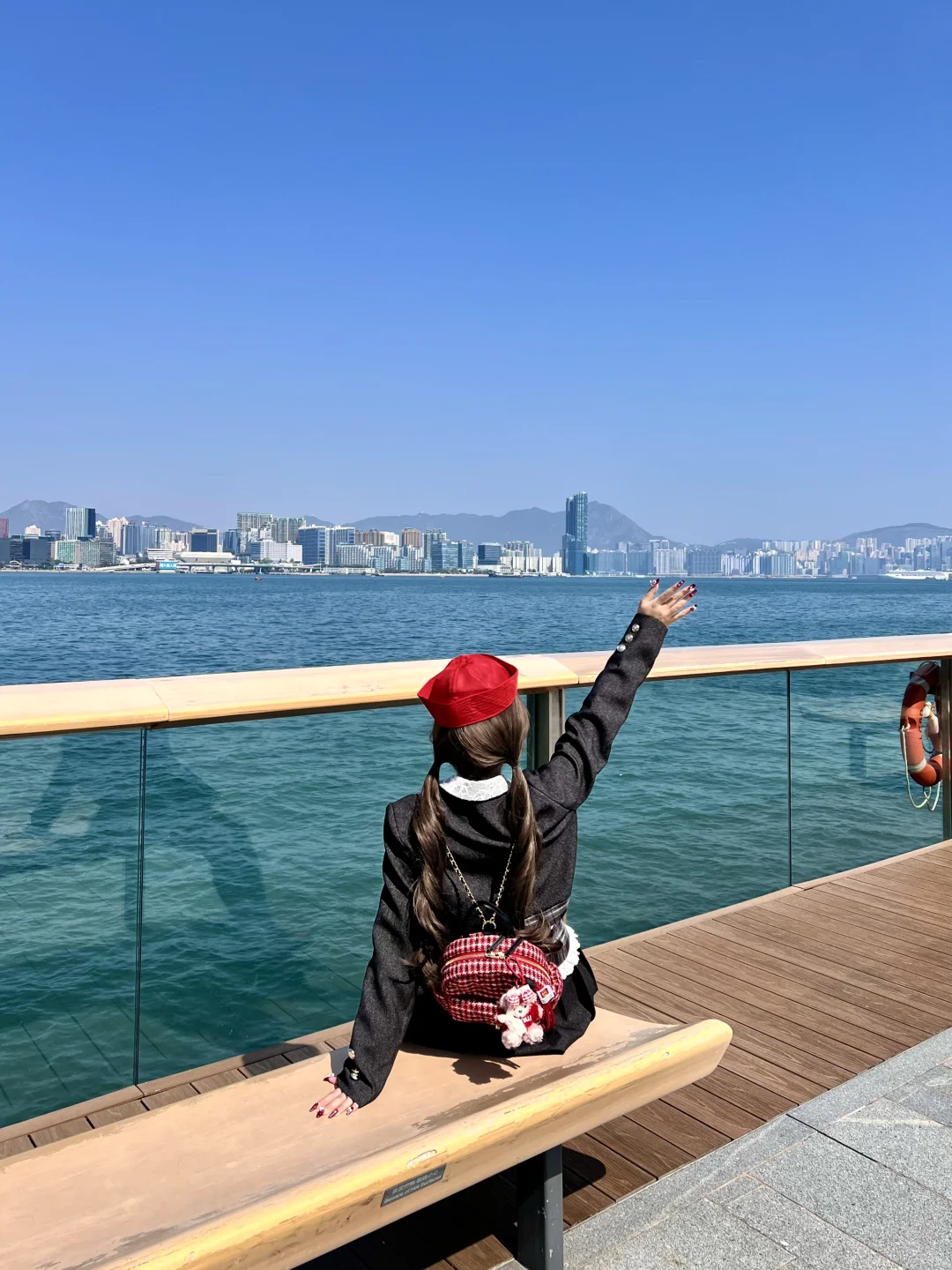 香港??就为了来地铁海边拍照?巨出片…