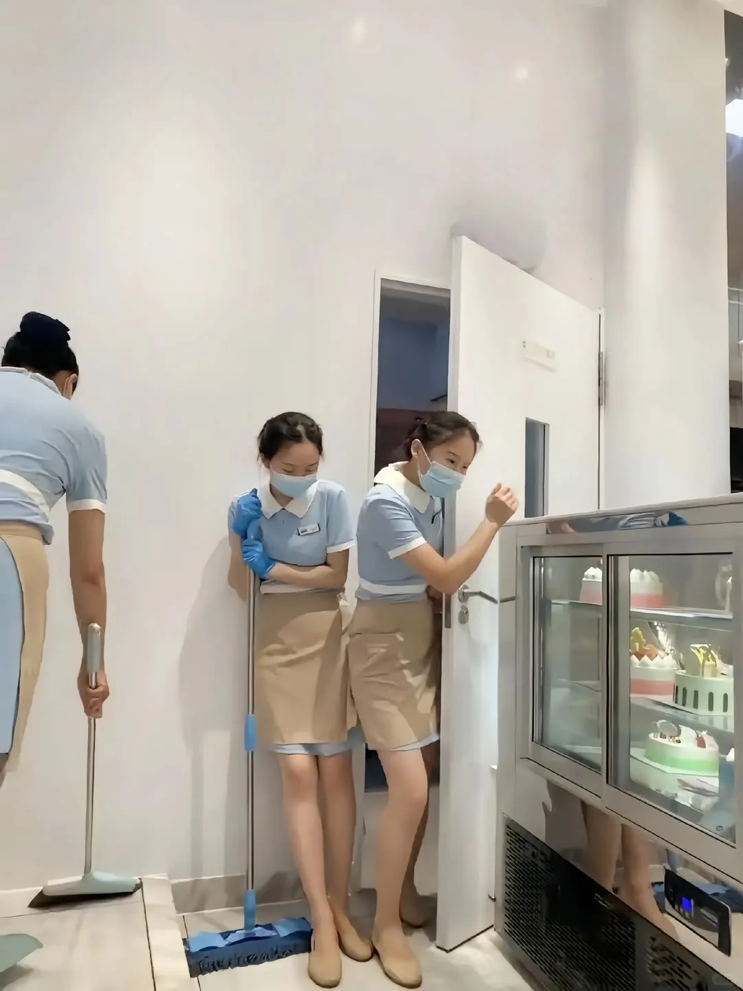 好利来小姐姐和空姐你选哪个？