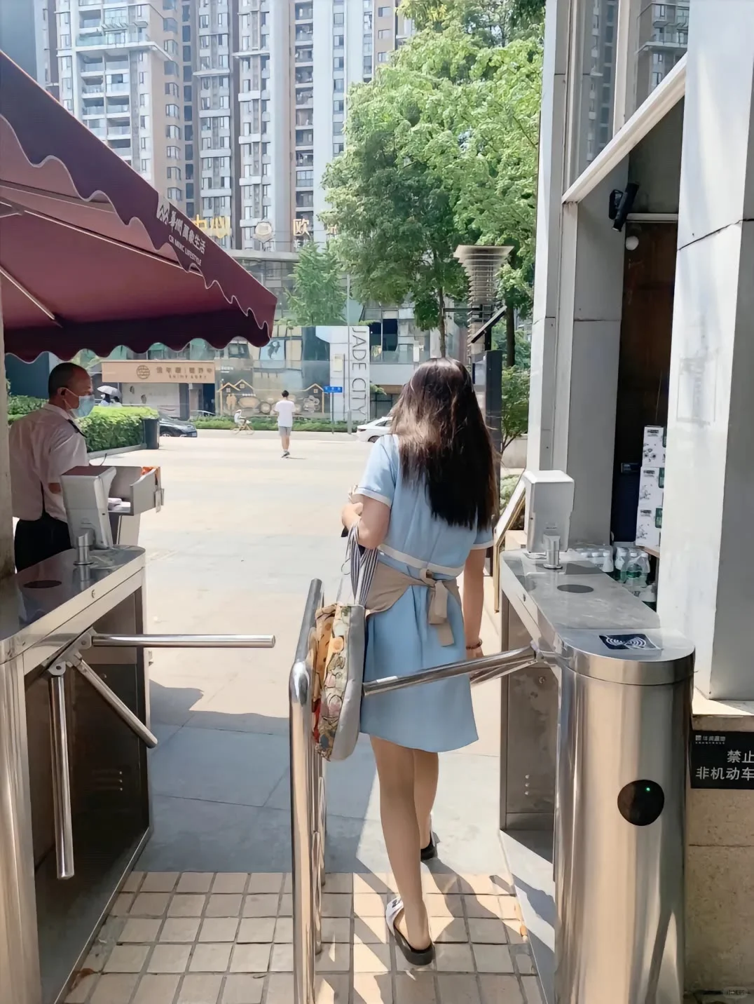 好利来小姐姐和空姐你选哪个？