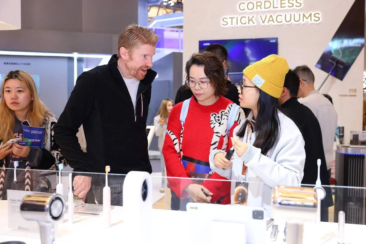 AWE×MOVA：当极简科技邂逅先锋美学