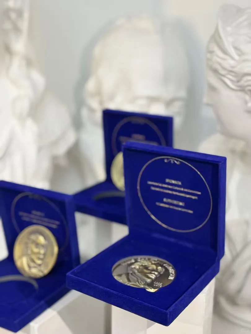 ?终于有美术展可以投稿了！！！