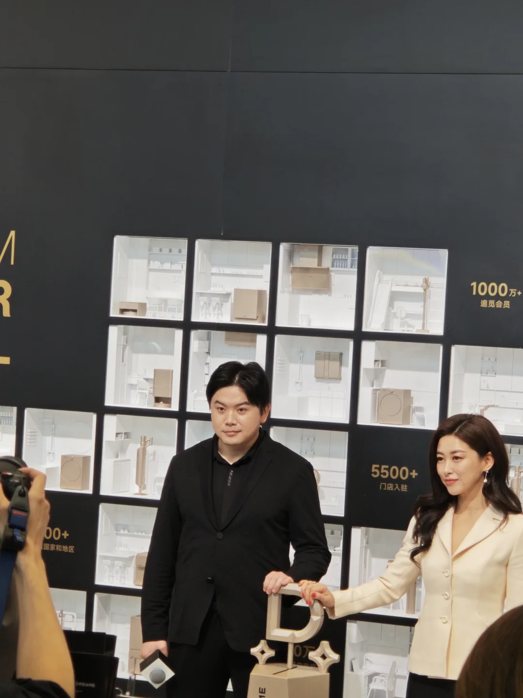 朱珠来AWE追觅展台了哇~