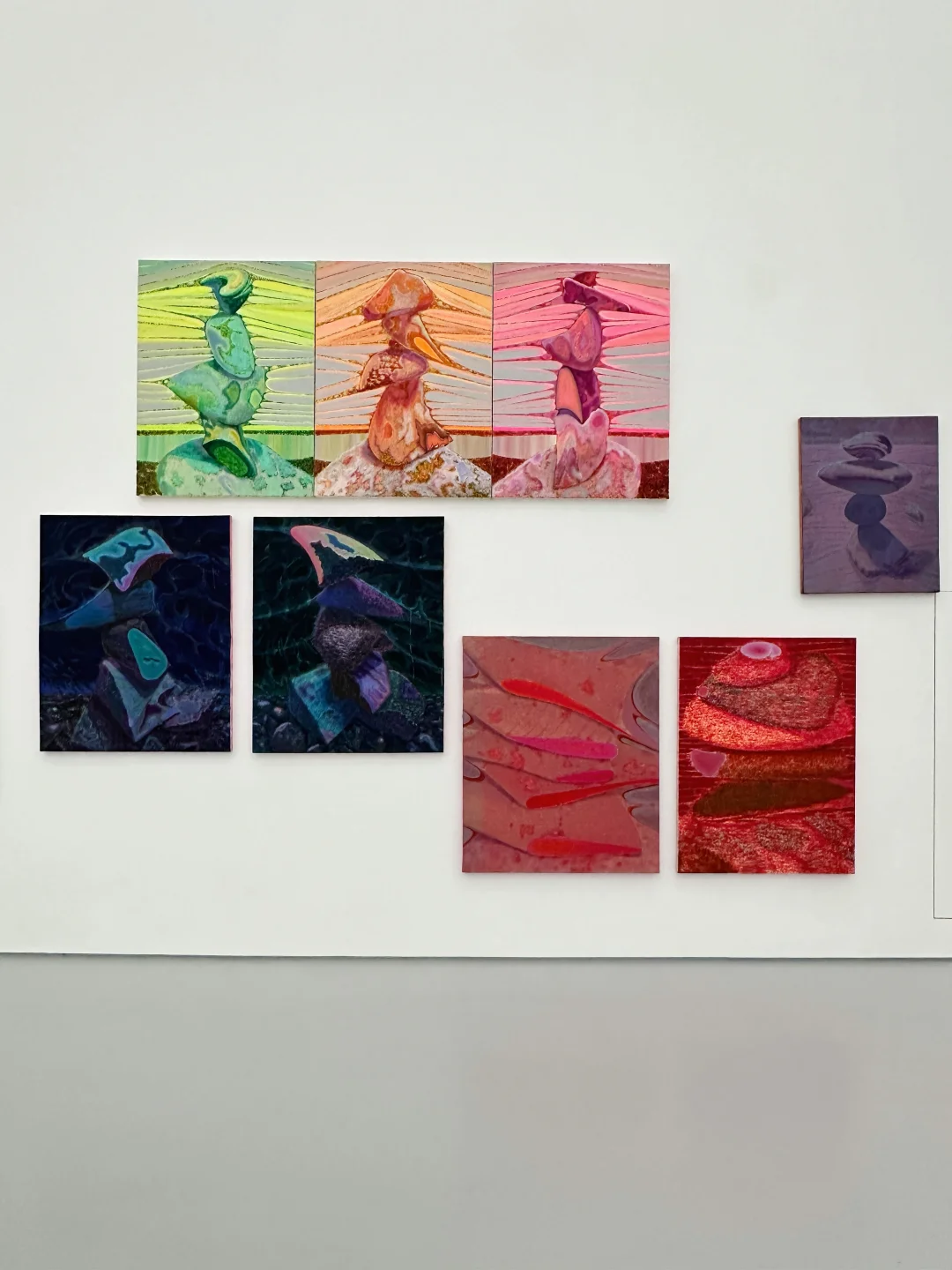 北京新展｜艺术家给冈仁波齐⛰️戴项链。