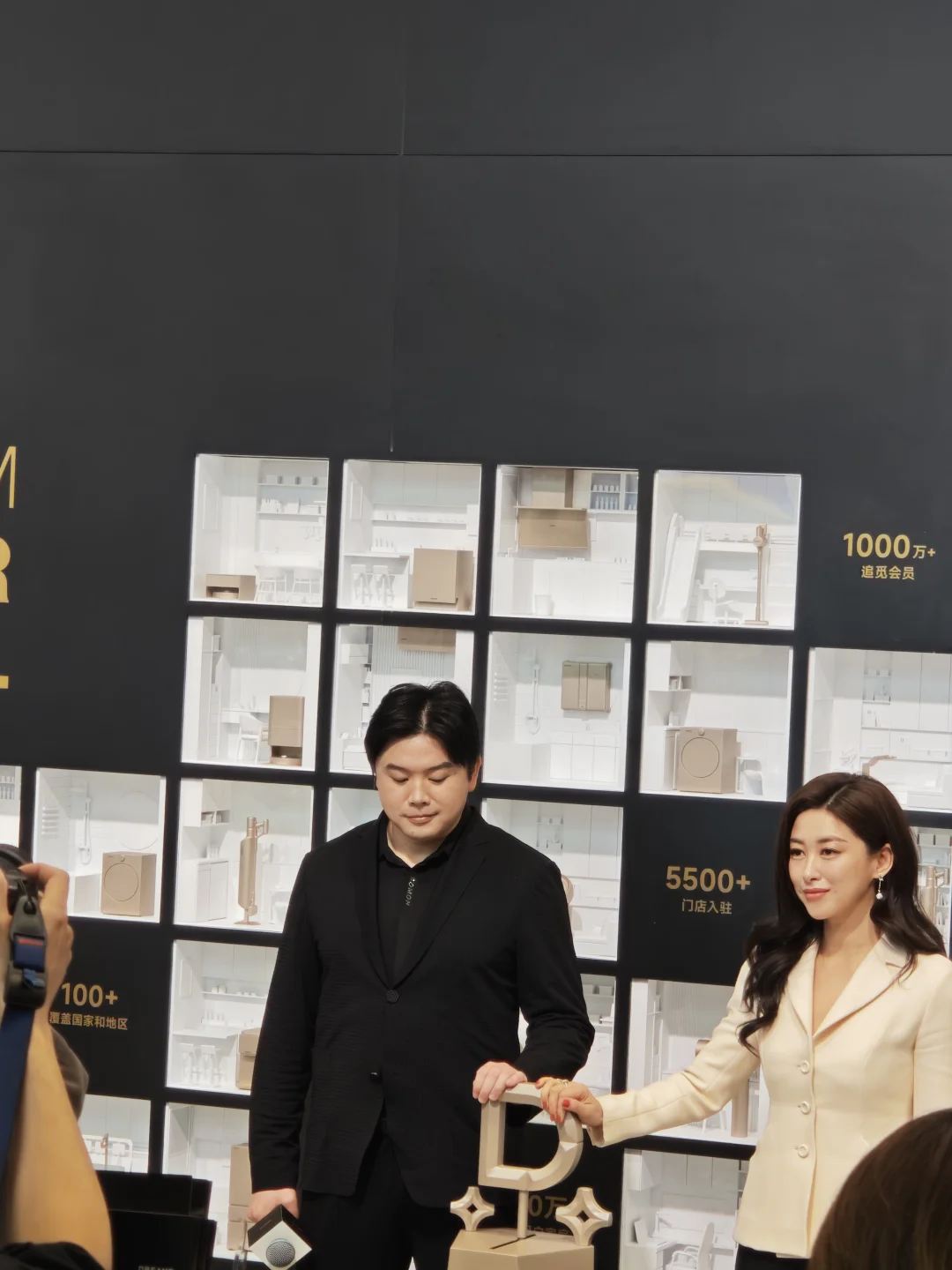 朱珠来AWE追觅展台了哇~