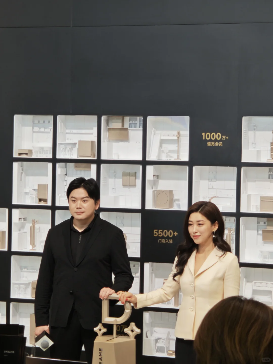 朱珠来AWE追觅展台了哇~