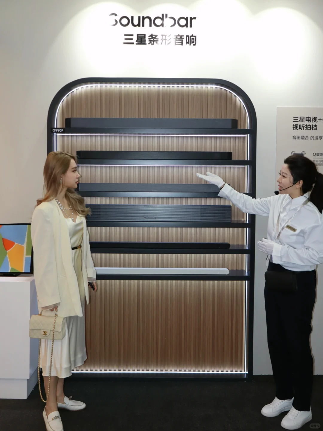 三星黑科技让壁画动起来了！直击AWE博览会！