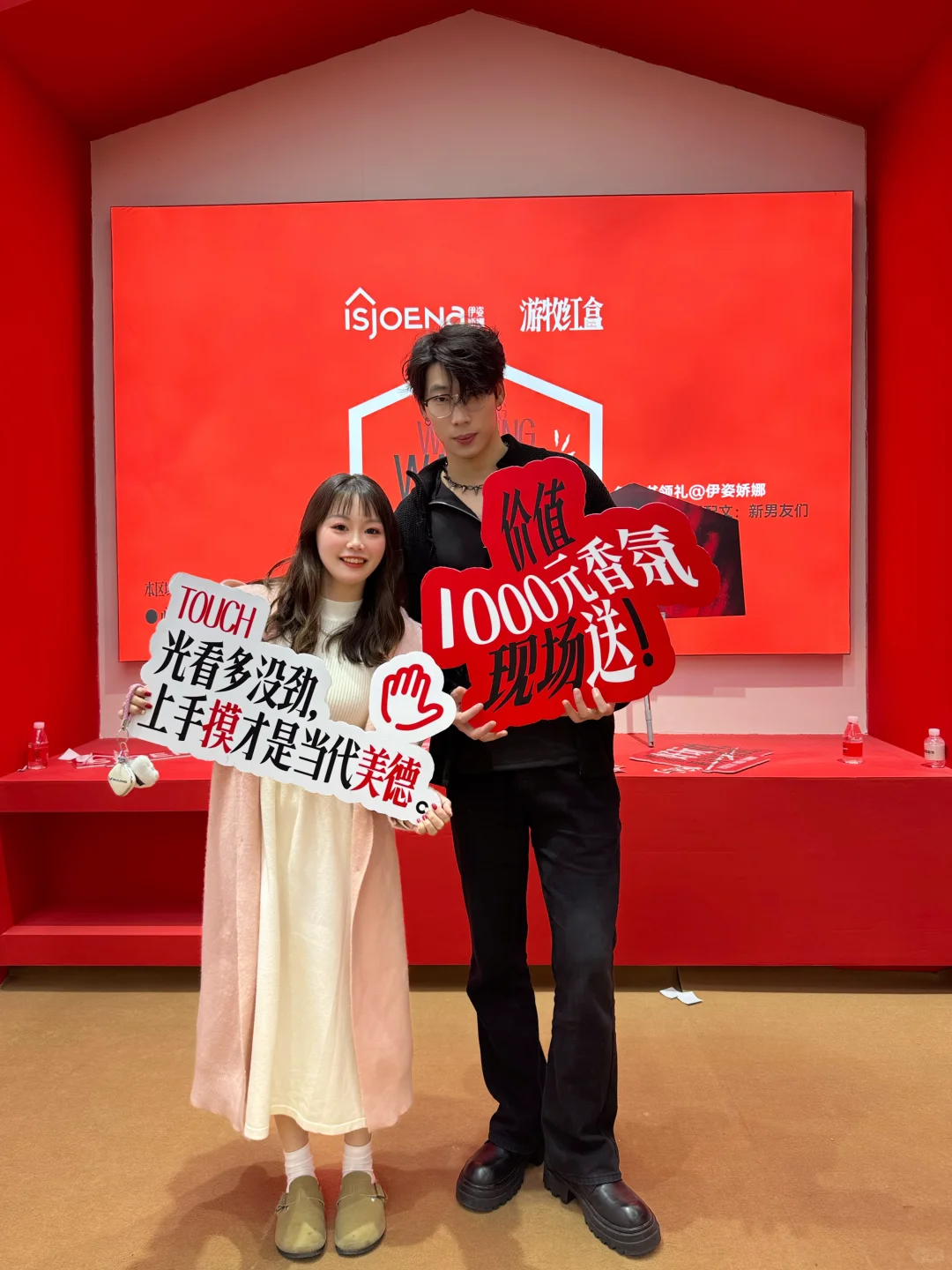 什么！逛服博会还能和男模合影！