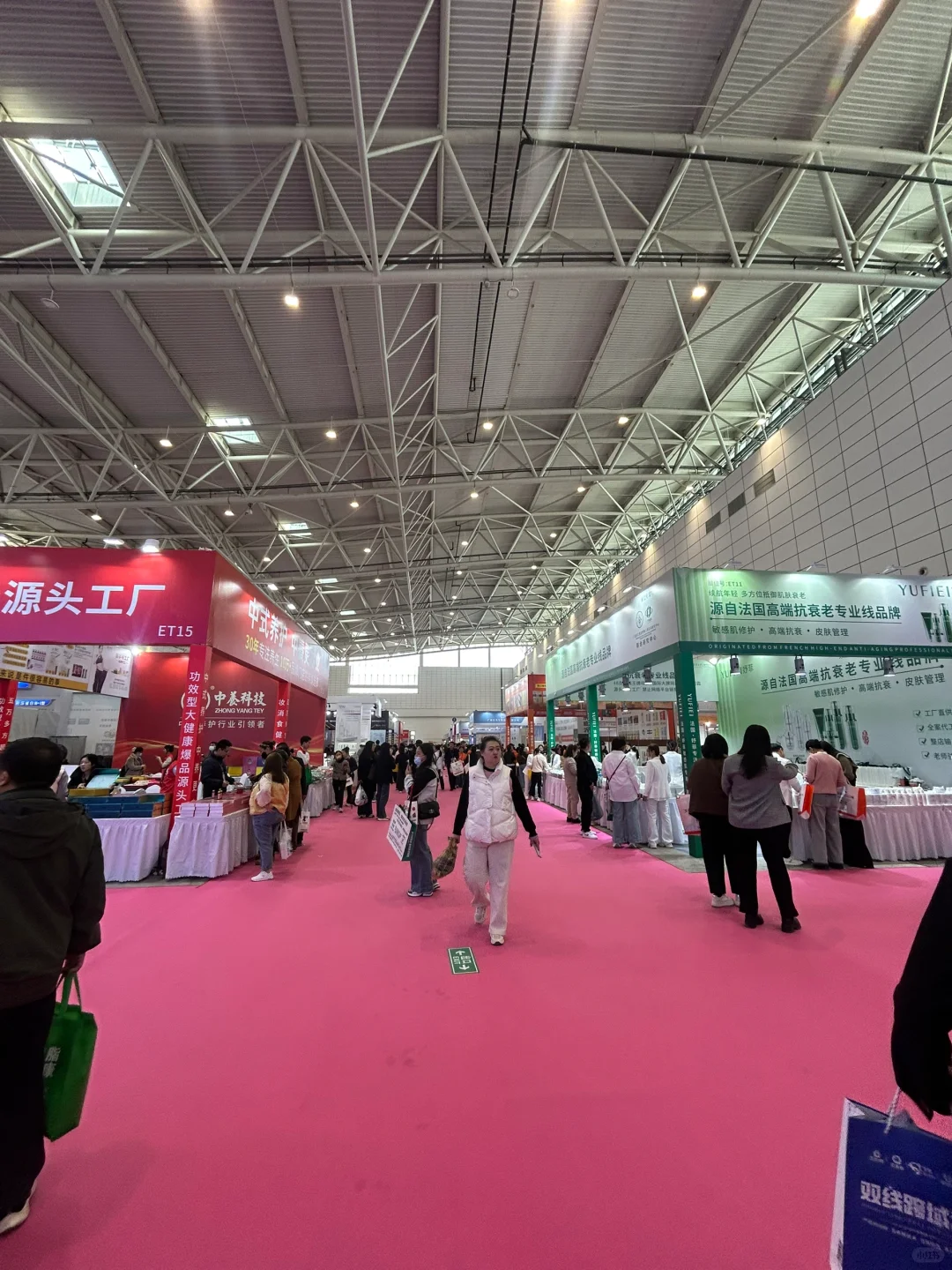 姐妹们，谁还没去过美博会！？