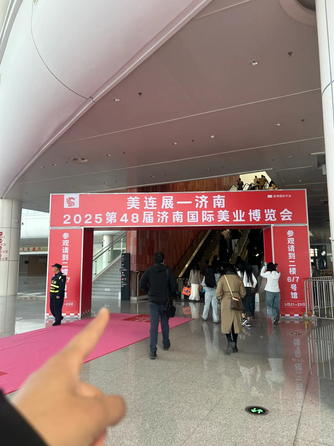 姐妹们，谁还没去过美博会！？