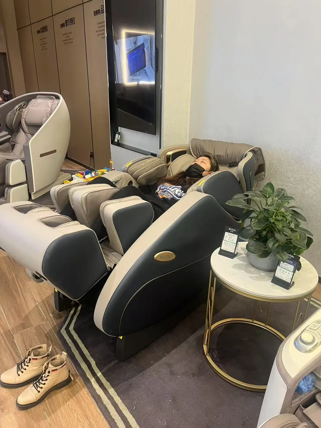 会展中央公园荣泰按摩椅7709s体验手记