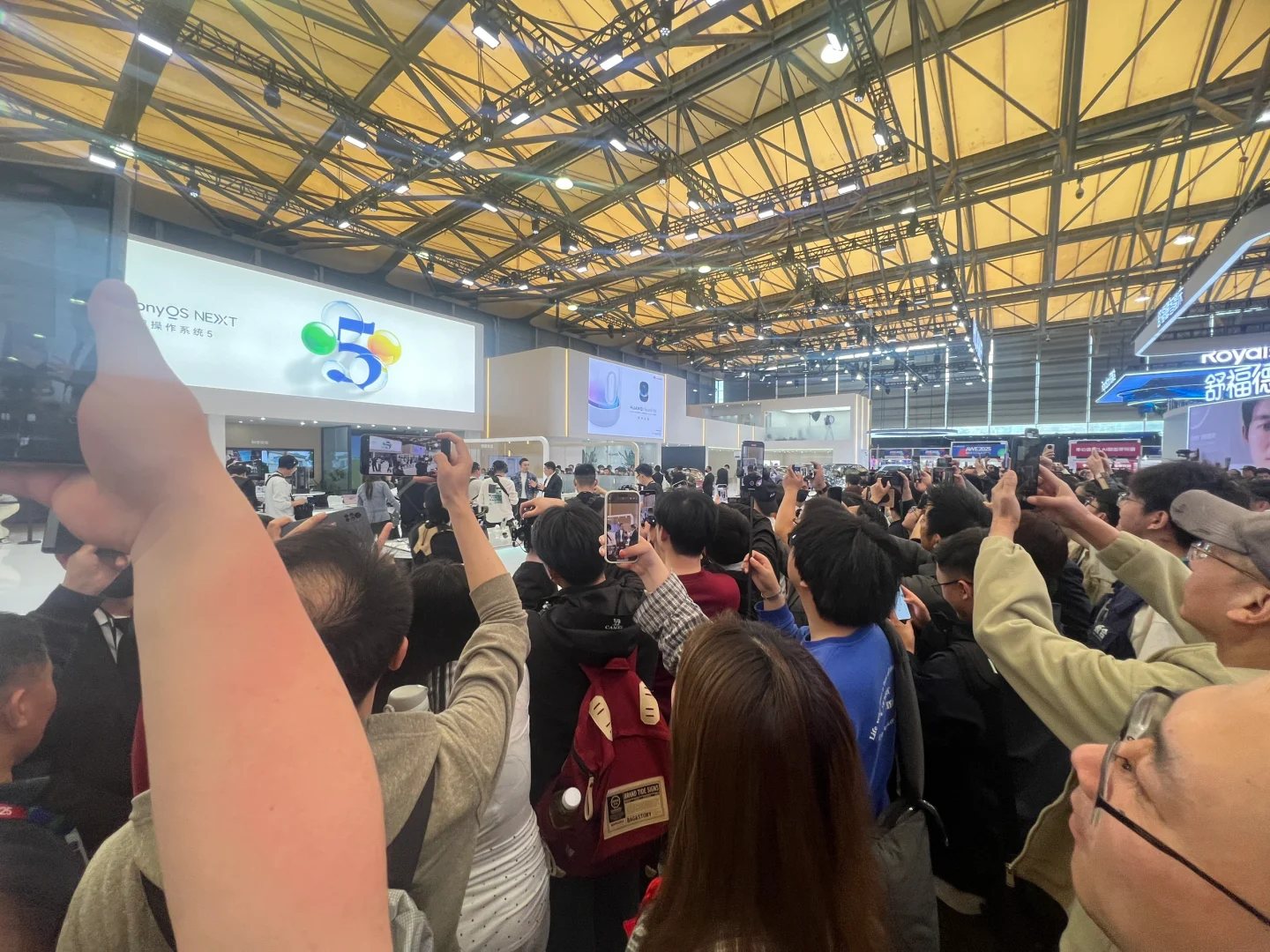 awe家电及消费电子博览会人山人海