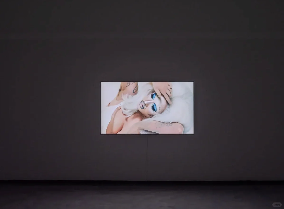 抬头看艺术?2025香港巴塞尔亮点全攻略