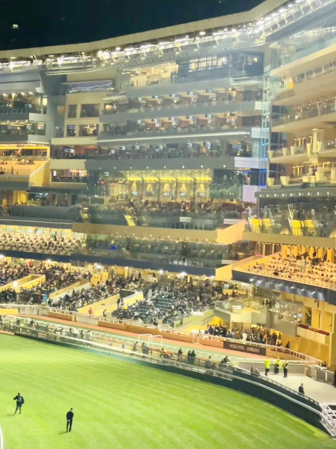 会展人的日常｜会场寻机，赛马拾光