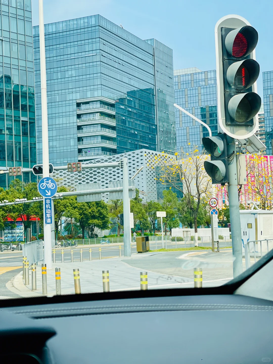 周末趁天气正好，出去见见山海老城