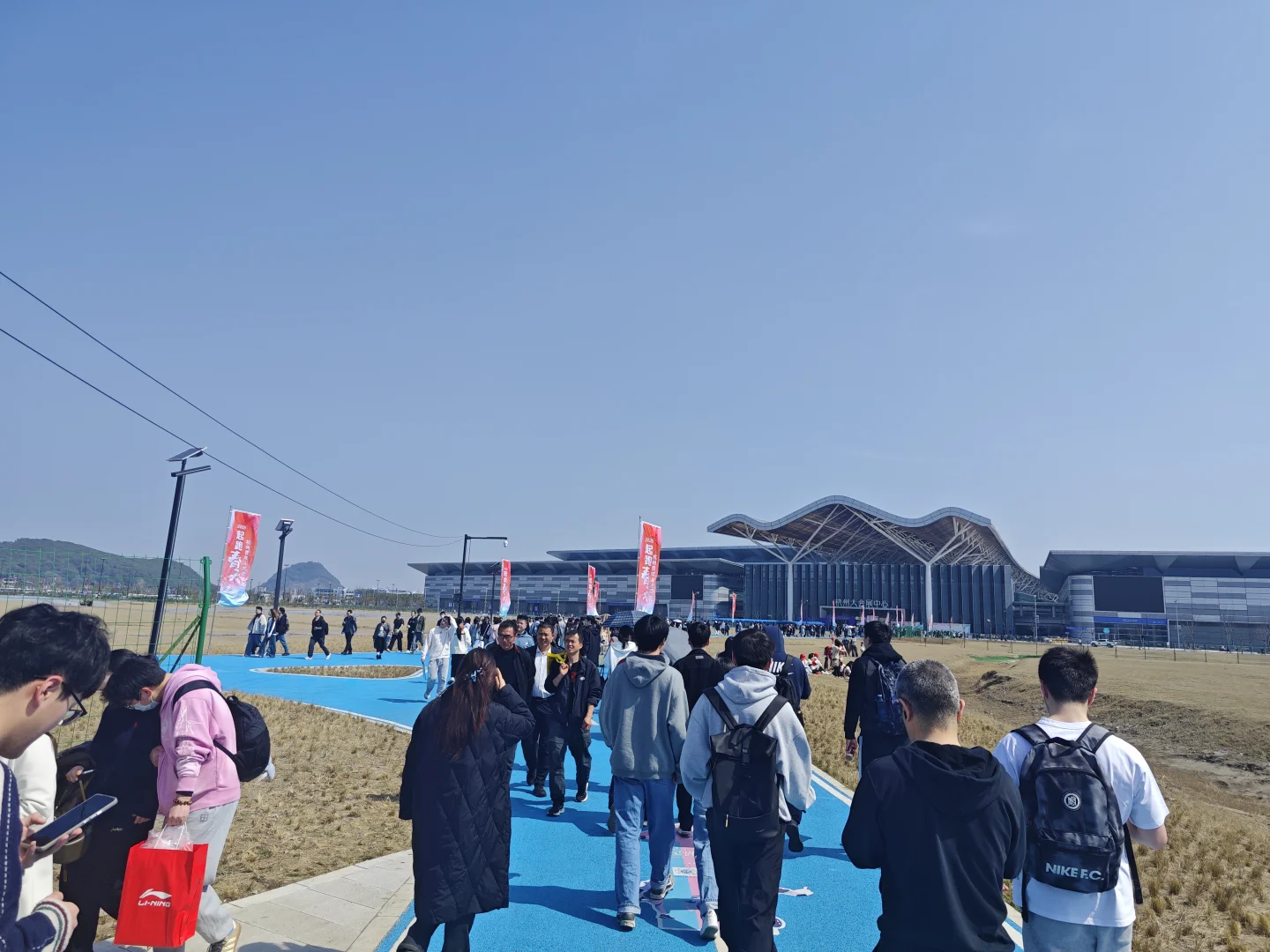 3.1杭州大会展，招聘会，好多人哇。