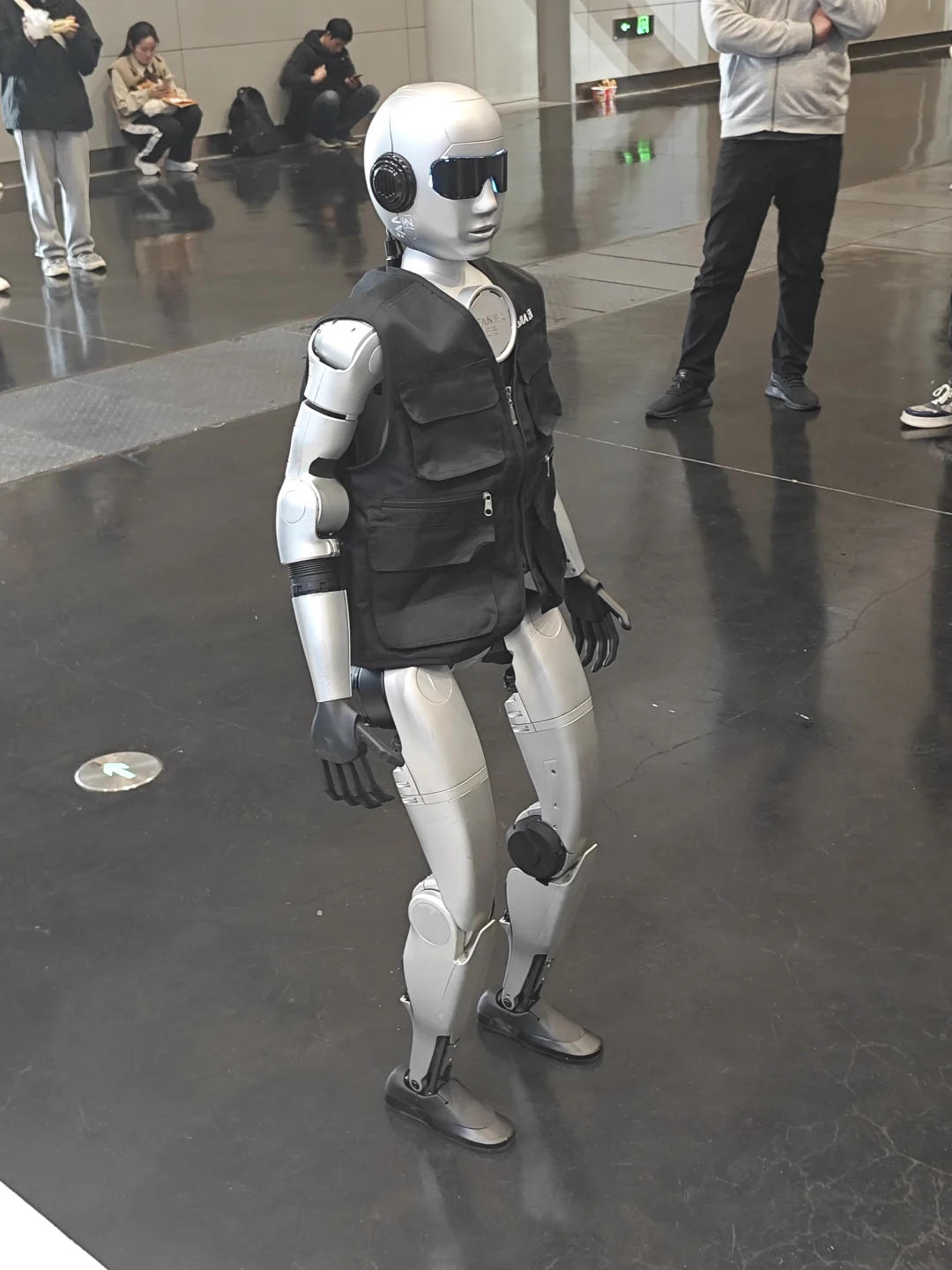 3.1杭州大会展，招聘会，好多人哇。