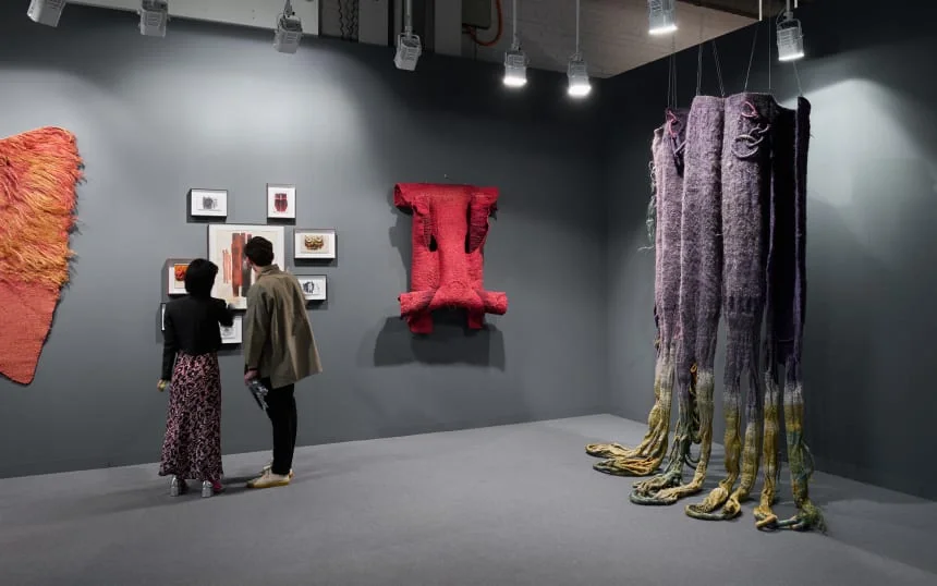 抬头看艺术?2025香港巴塞尔亮点全攻略