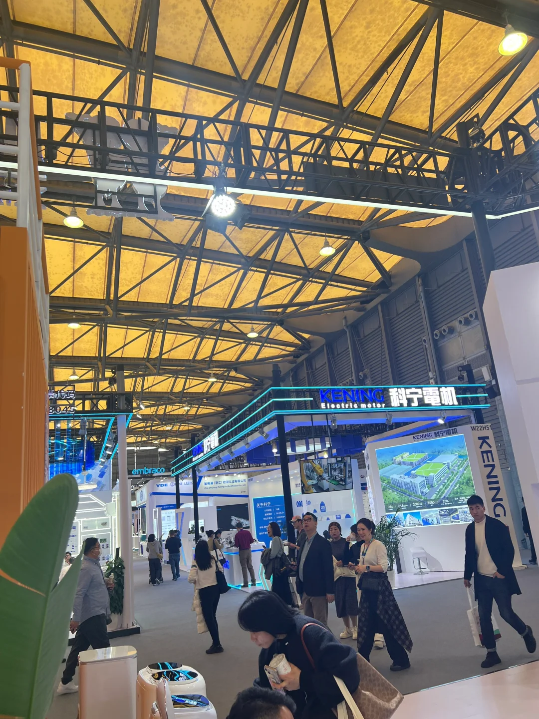 awe家电及消费电子博览会人山人海