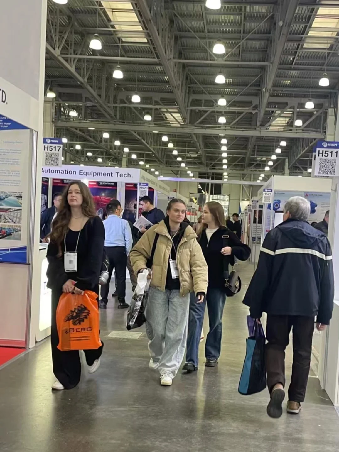 2025年了,还有人在这样参展 ?!