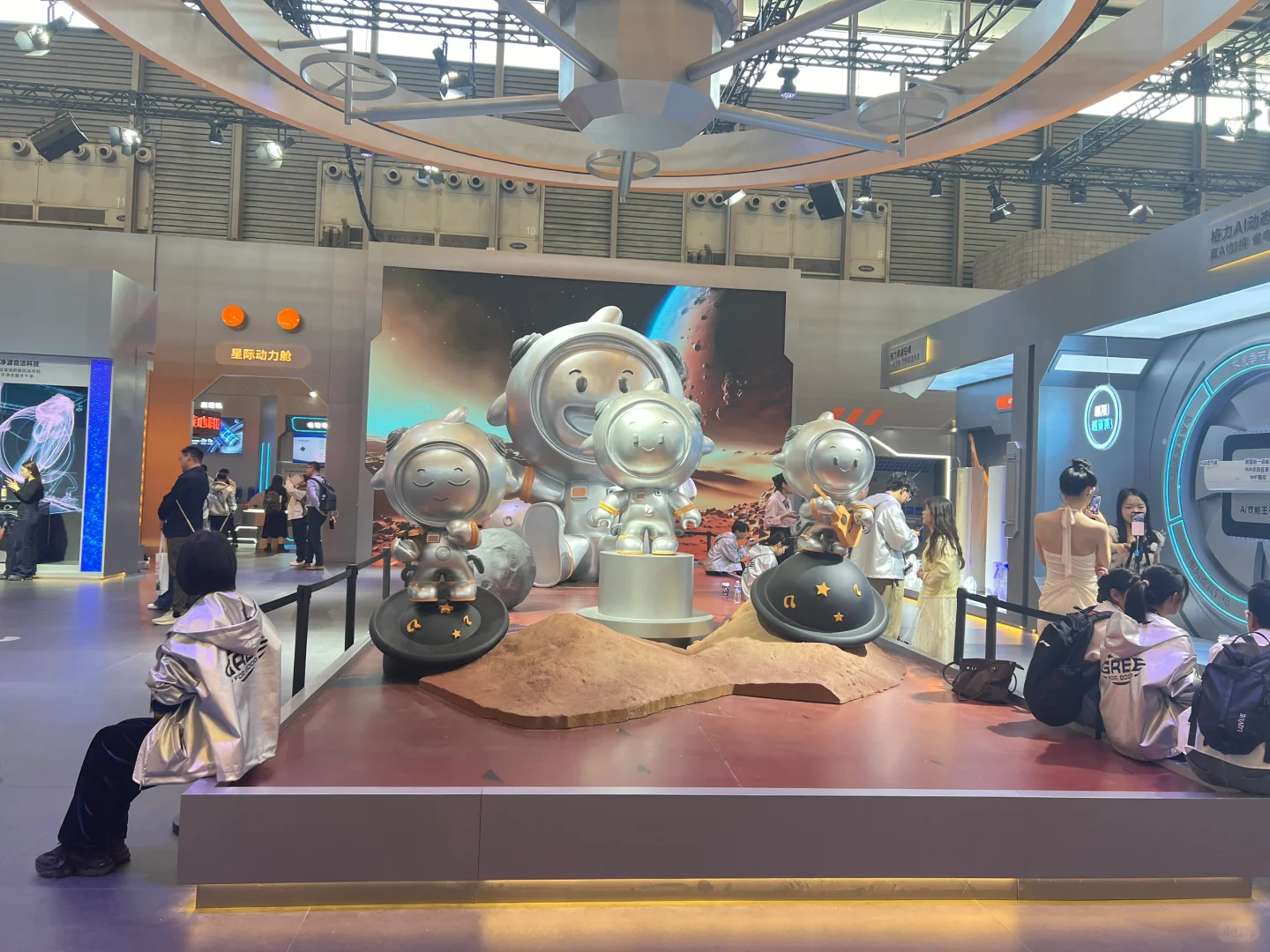 awe家电及消费电子博览会人山人海