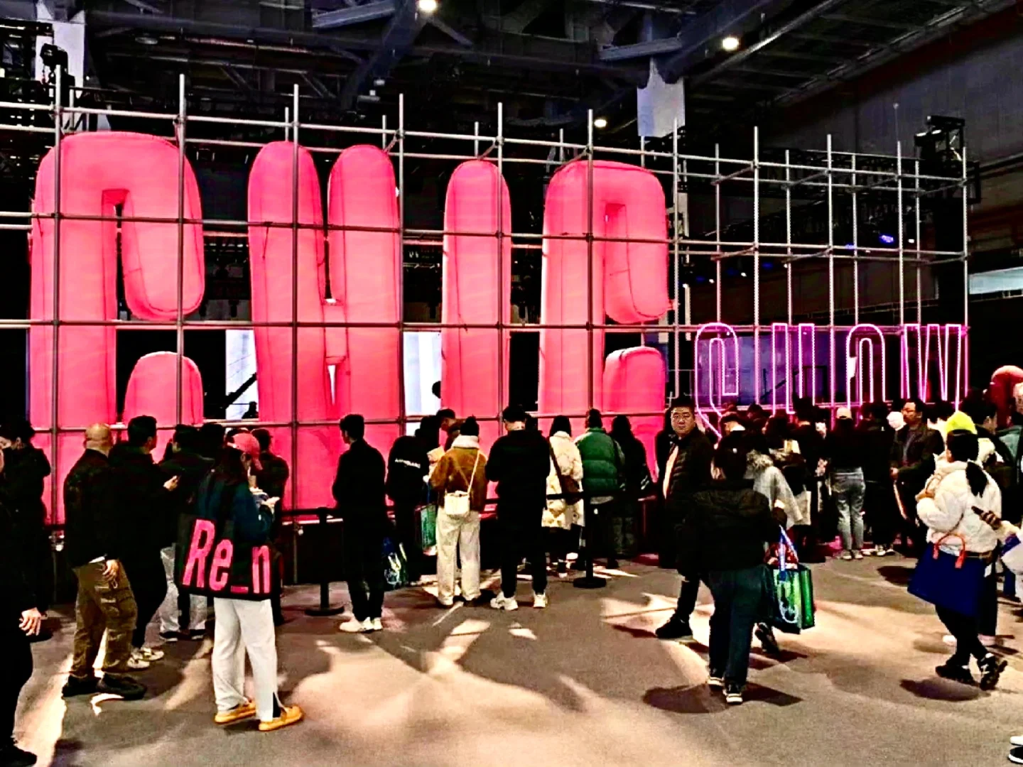 哇！这个新锐男装品牌居然杀进了CHIC