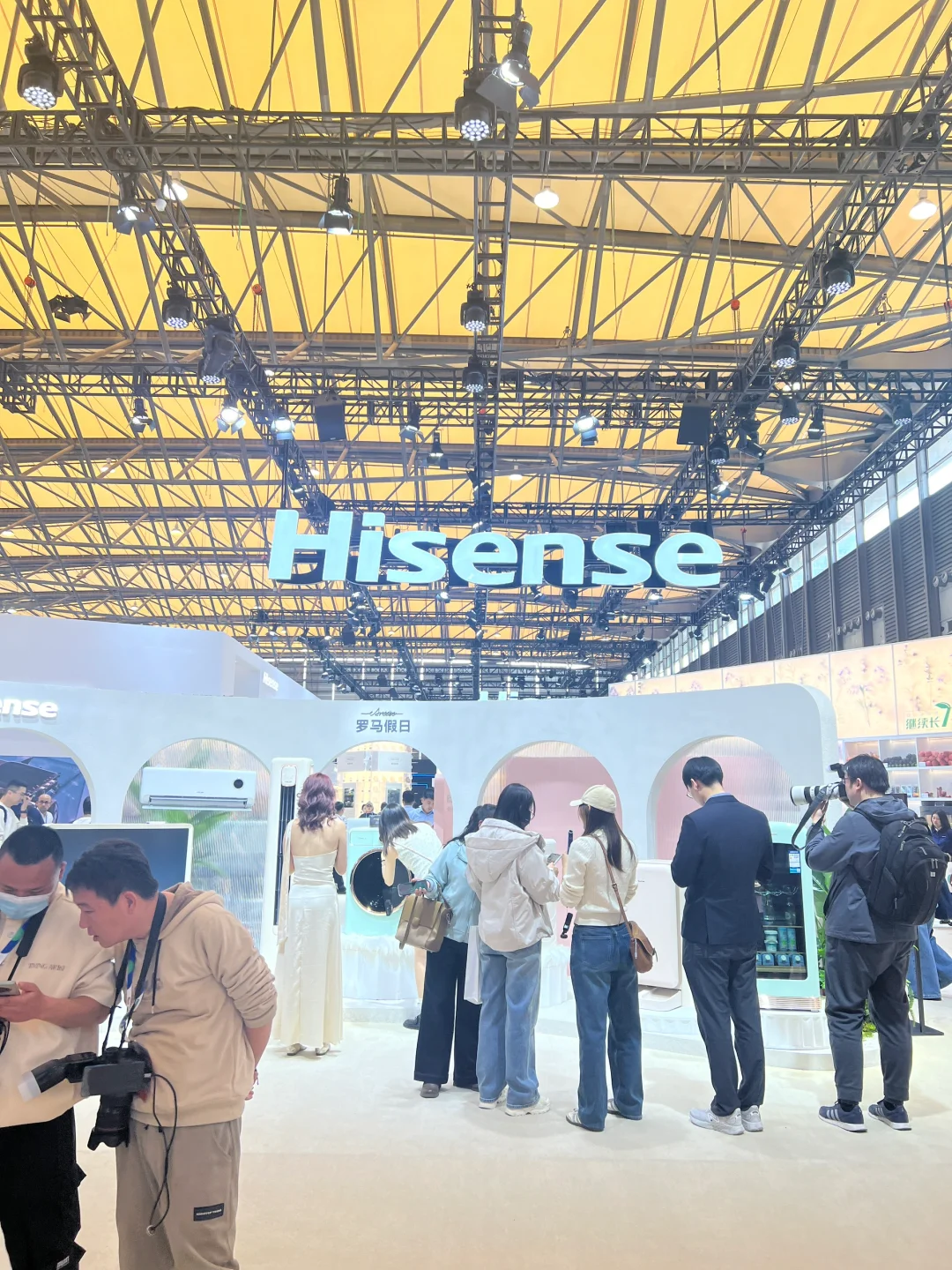 awe家电及消费电子博览会人山人海