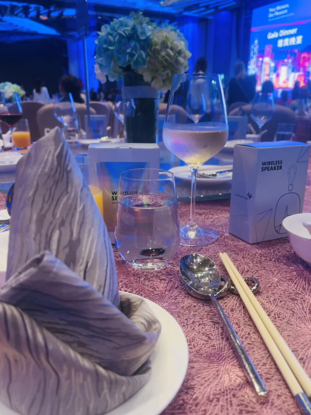 会展人的日常｜会场寻机，赛马拾光