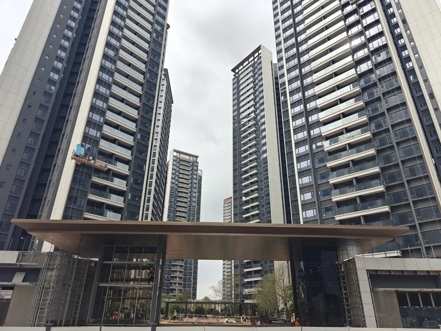 会展三兄弟大门正面曝光（云海首次曝光）