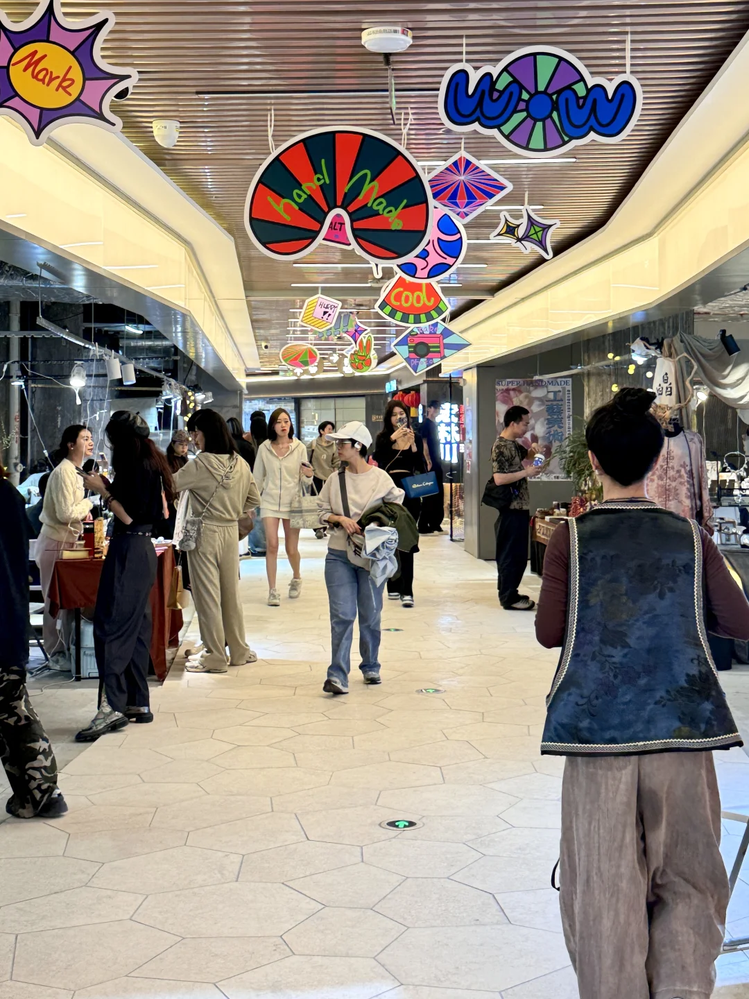 广州这里好好逛！有画展又有集市…?