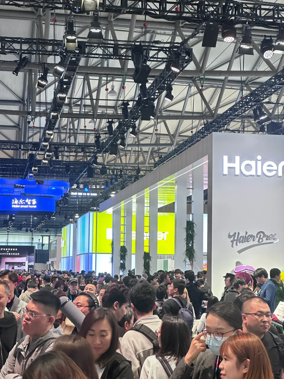 这届的AWE展人真多