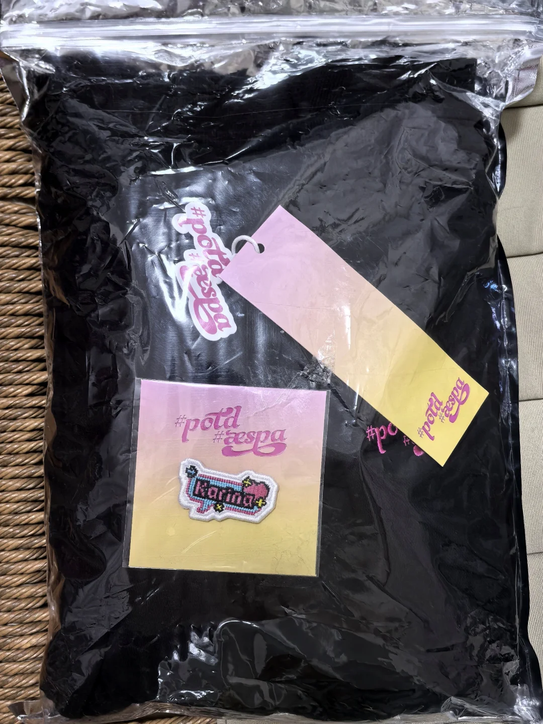 ÷aespa广州展会黑卫衣m码带柚刺绣