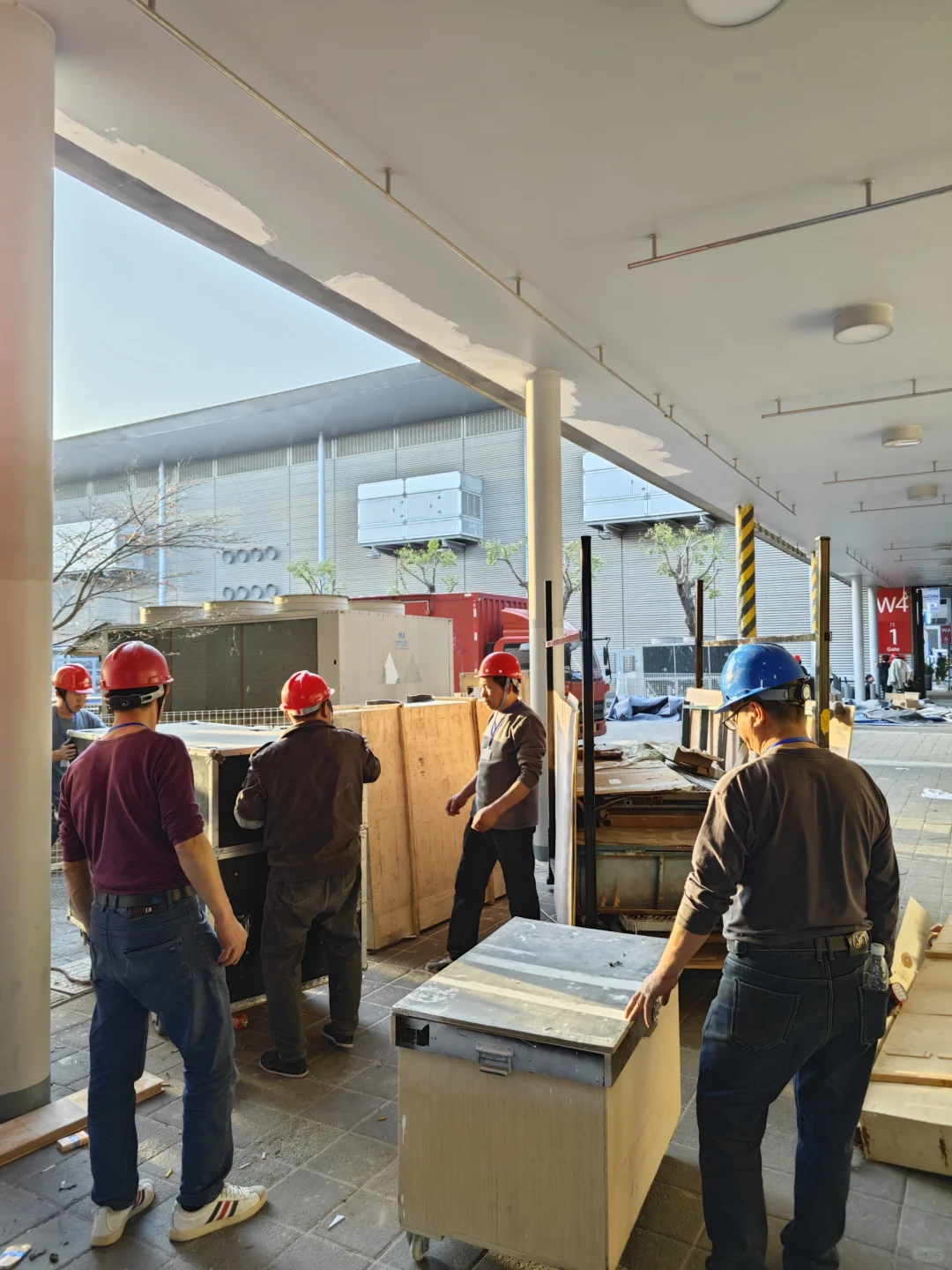 品牌做展会并不光鲜,反而会看到芸芸众生