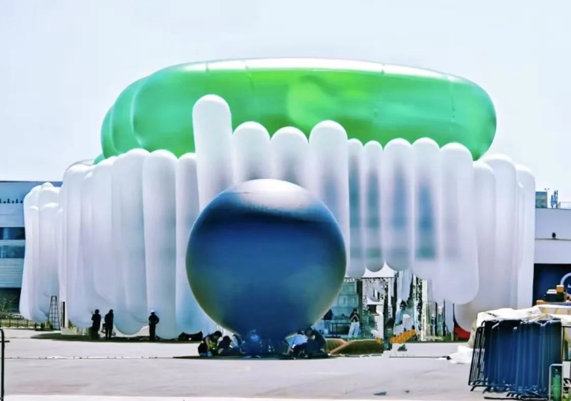 巴塞尔博览会期间，王嘉尔也策划了一个展览