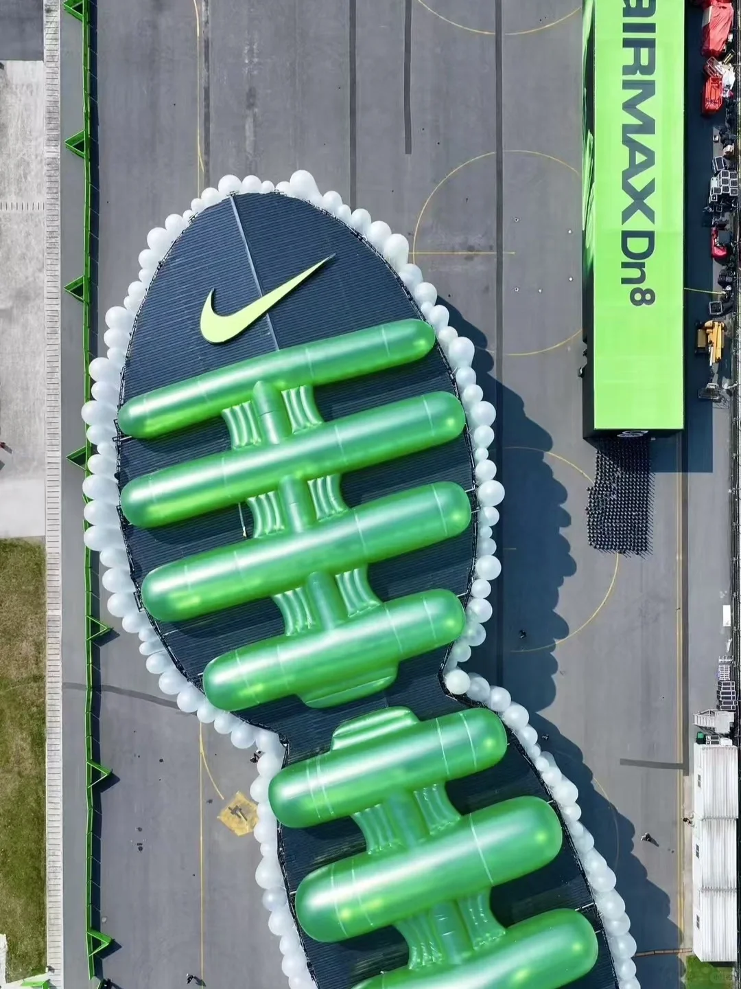 巴塞尔博览会期间，王嘉尔也策划了一个展览