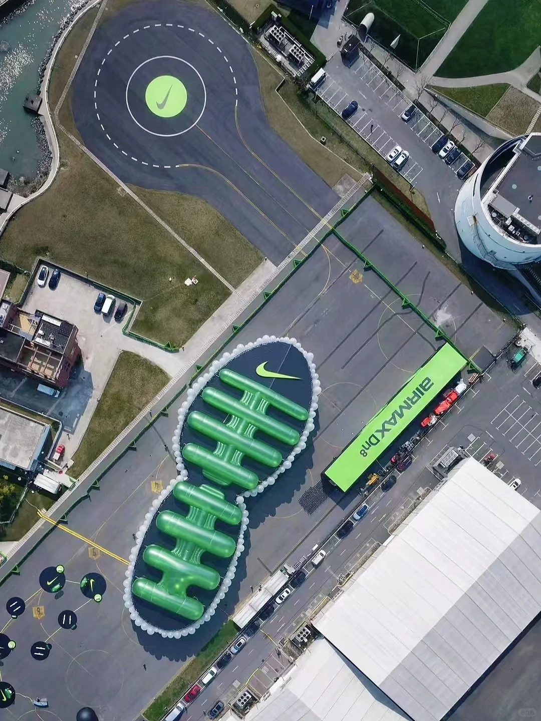 巴塞尔博览会期间，王嘉尔也策划了一个展览