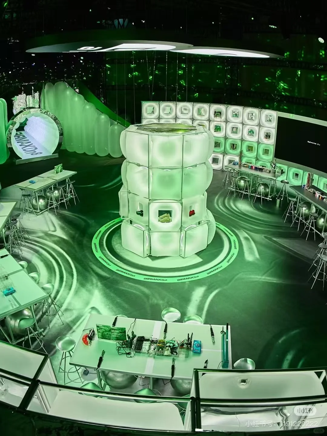 巴塞尔博览会期间，王嘉尔也策划了一个展览