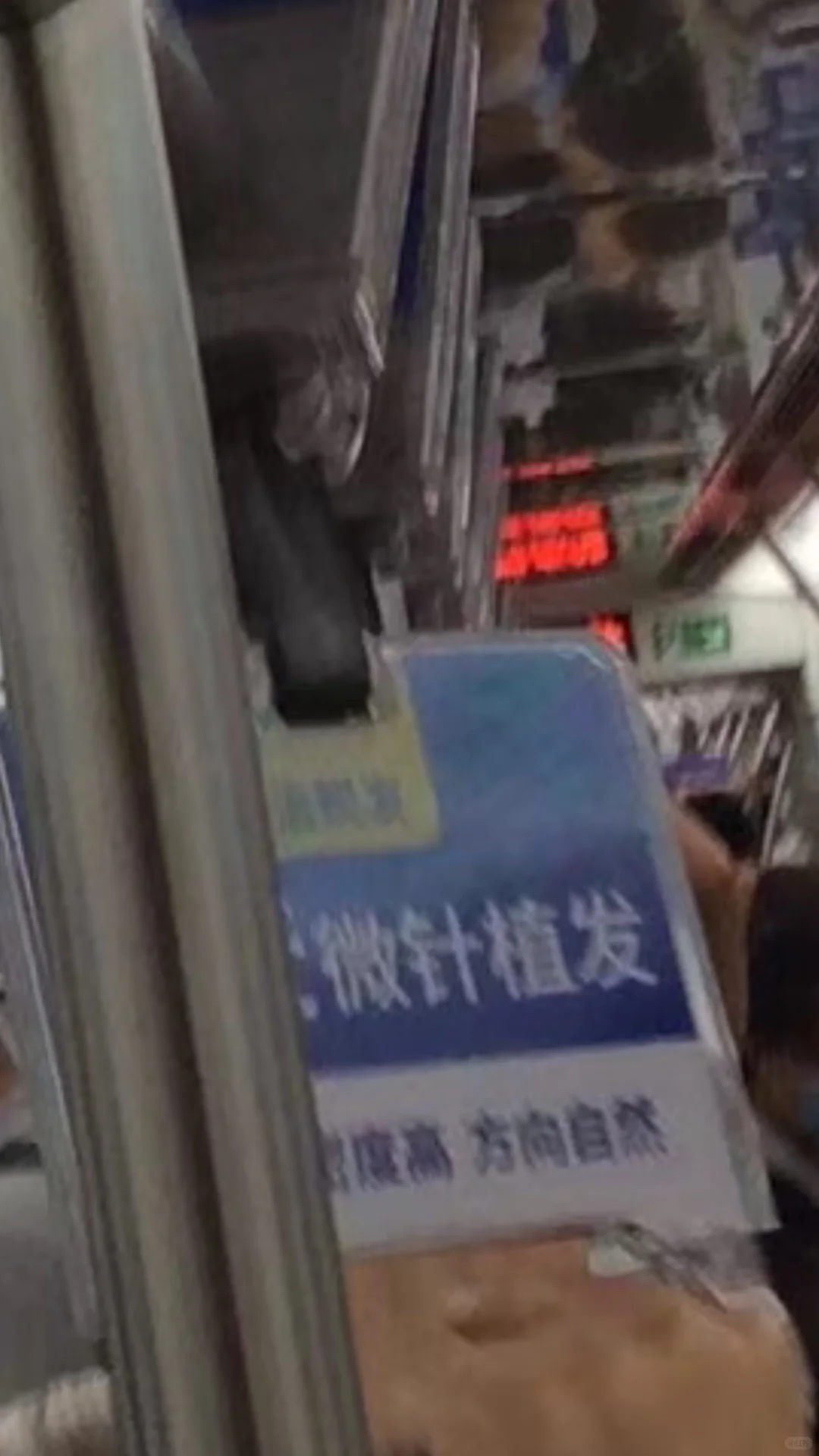 中外商品博览会地铁站打卡