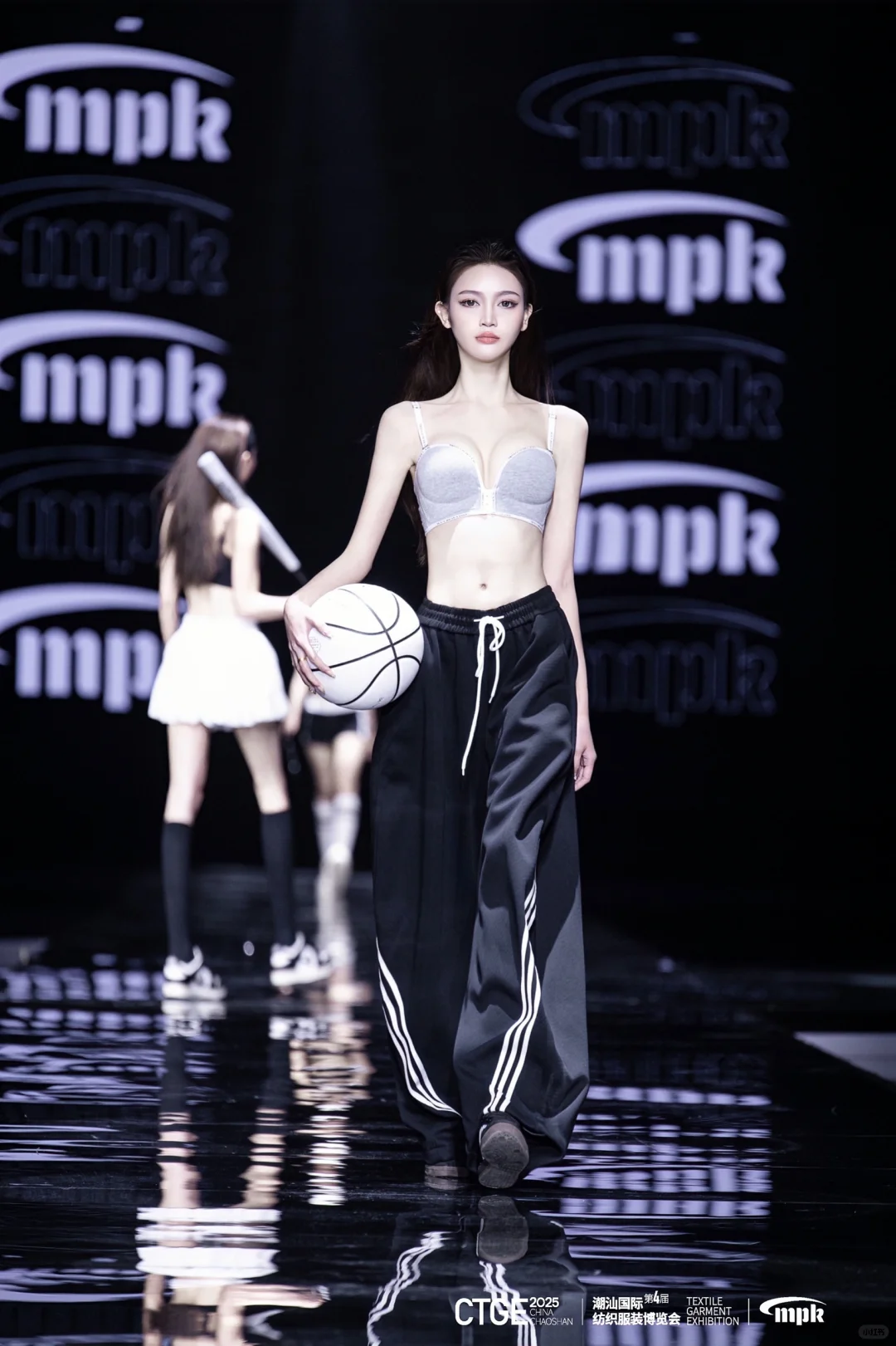 潮汕服博会是谁让这个秀场这么仙？！