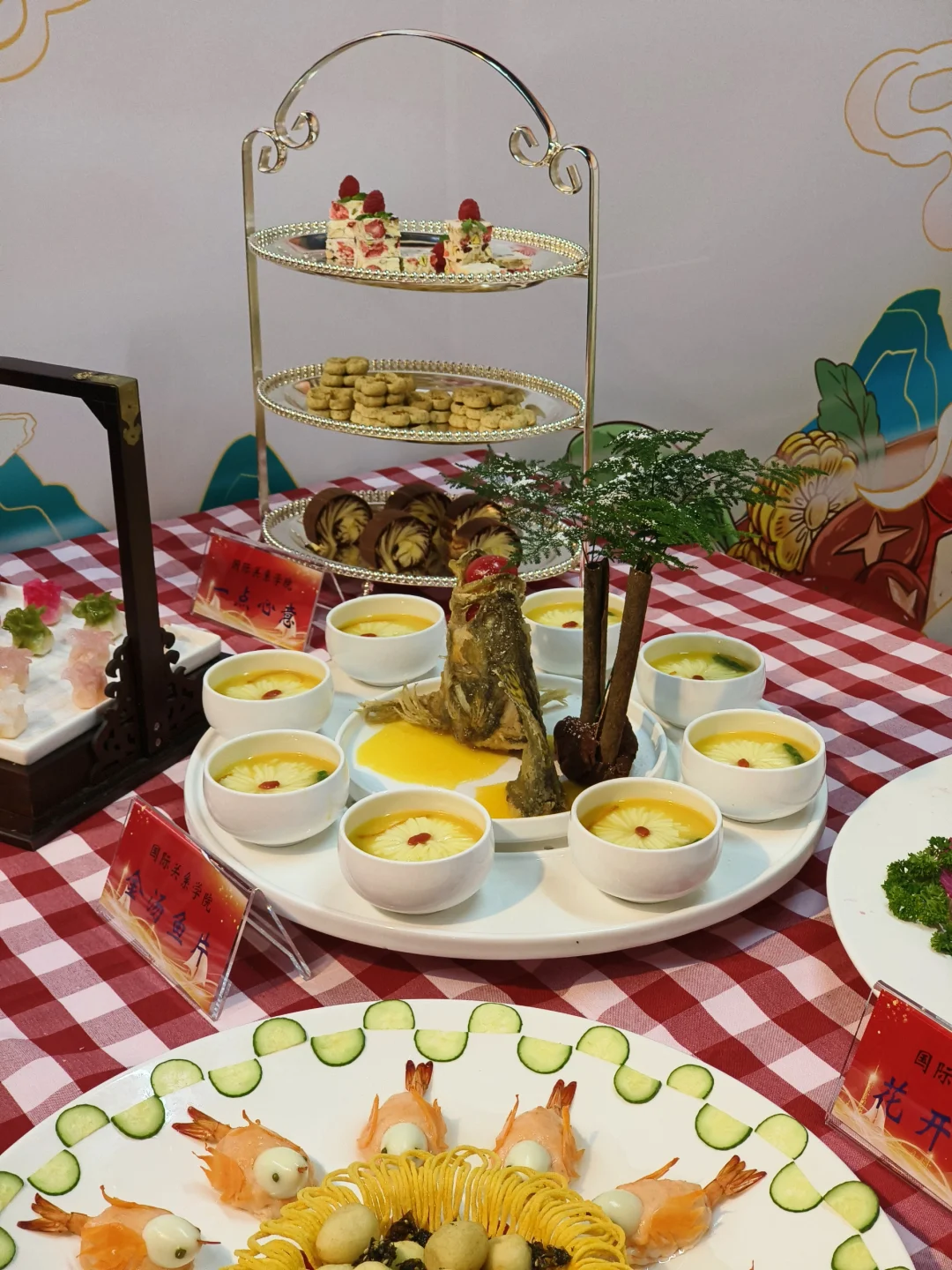 谁家好大学在教学楼里办美食展！！