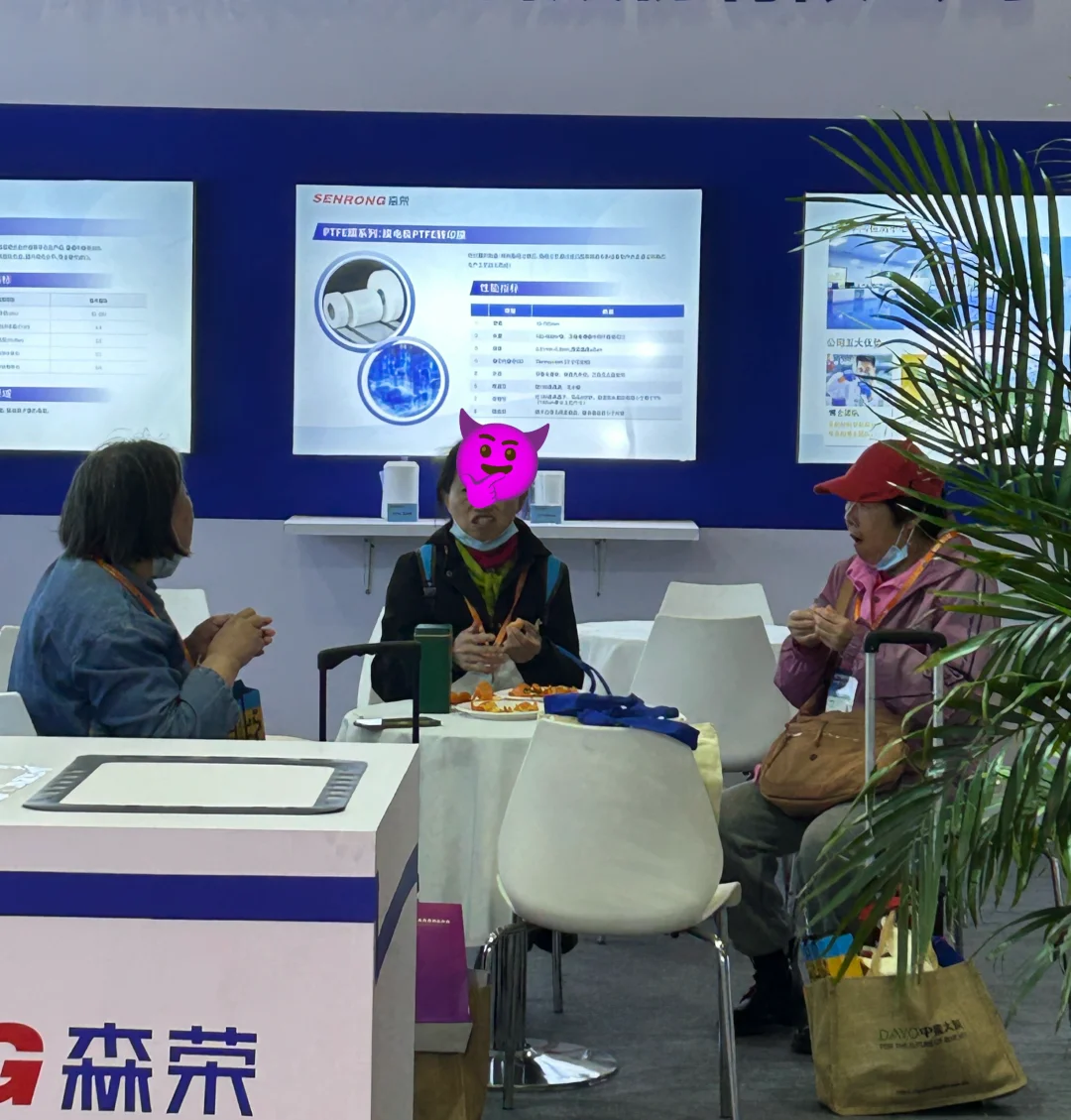 展会上令人无语的大妈…